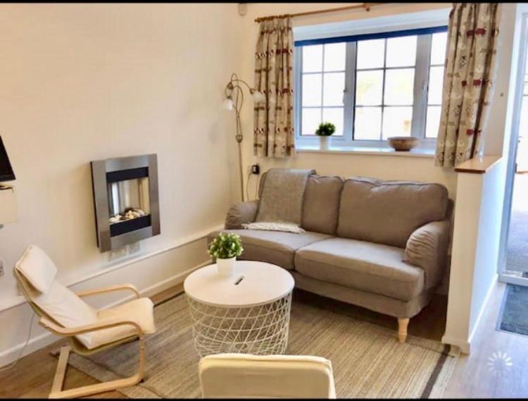 Great Price, Lovely Comfy Flat.2 Mins From The Sea Lyme Regis Eksteriør billede